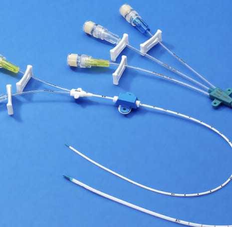 Colocación de catéteres venosos centrales y angioaccesos para hemodiálisis en la Roma